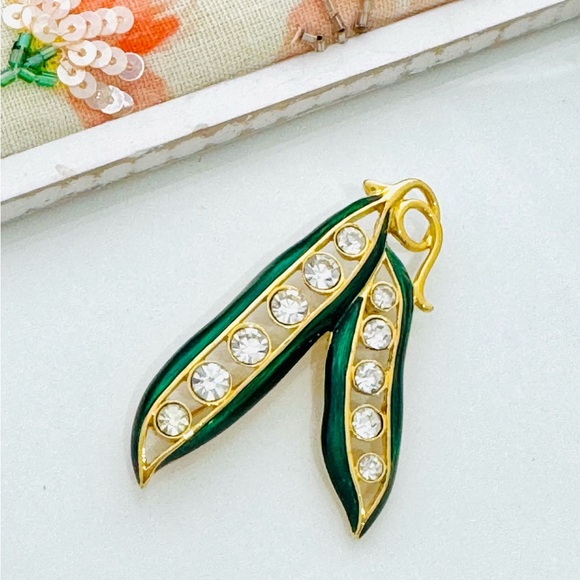 Vintage Money Pea in a Pod Brooch sparkly crystals green enamel signed - Picture 1 of 6